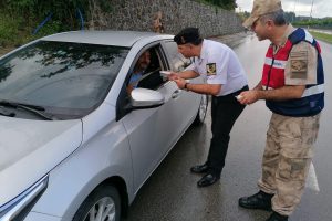 Jandarma aşure dağıttı