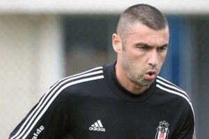 Burak Yılmaz sahaya indi