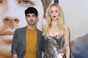 Eşi Sophie Turner'ı dublörü ile karıştırdı