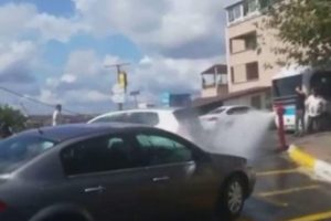 Patlayan su borusunu fırsata çevirdiler!