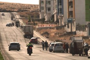 Sürücüsü denetimden kaçan okul servisi, trafikten men edildi