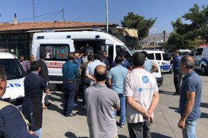 Sanayide bıçaklı, sopalı kavga: 4 yaralı