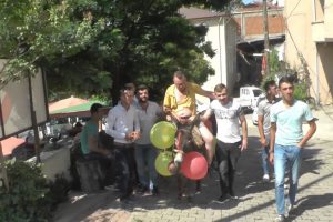 Bursa'da damadın kıyafetlerini parçalayıp eşeğe bindirdiler