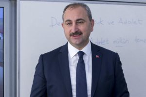 Adalet Bakanı Gül'den öğrencilere 'Hukuk ve Adalet' dersi
