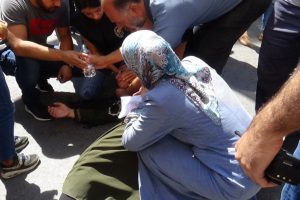 HDP önünde eylem yaparken babasının ölüm haberini aldı