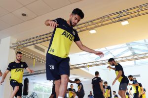 Fenerbahçe günün ilk antrenmanını tamamladı