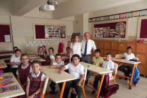 Baba-kız aynı okulda öğretmenlik yapıyor