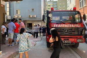 4 katlı iş merkezinde yangın
