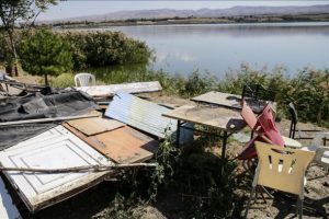 Mogan Gölü çevresindeki kaçak yapılar yıkıldı