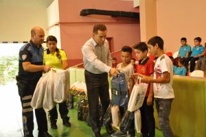 Adana polisinden örnek davranış