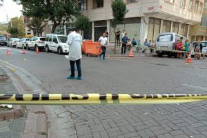 Sokak ortasında silahlı kavga: 1'i kadın 2 yaralı