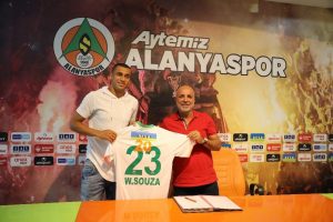 Welinton 3 yıl daha Alanyaspor'da