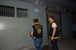 Başkasının yerine geçip kargodan dolandırıcılık yapan şebeke çökertildi