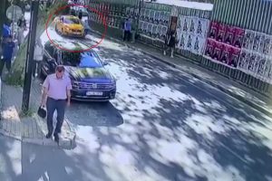 Yolun karşısına geçmek isterken canından oluyordu