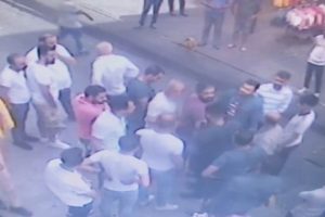 ''Gürültü kavgası'' kanlı bitti: 1'i ağır 3 yaralı