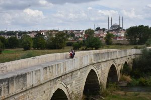 Edirne'de tarihi köprünün altında define aramışlar