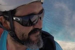 Denize düşerek ölen yamaç paraşütü pilotu toprağa verildi