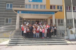 Jandarma ekipleri okulların çevrelerini denetledi