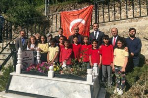 Necmettin öğretmenin ilk öğrencileri onu unutmadı