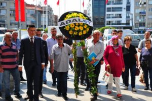 İYİ Parti ilçe teşkilatından CHP'ye siyah çelenk