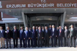 Bakan Turhan'dan Erzurum Büyükşehir'e ziyaret