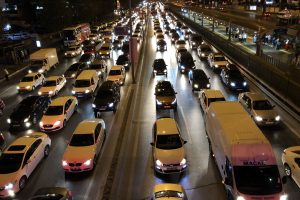 E-5'te zincirleme kaza: Trafik kilitlendi