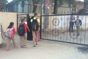 Yol okul bahçesi oldu