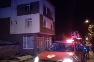 Yanan ev kullanılamaz hale geldi