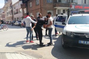 Bursa'da askerlik bahanesiyle para toplayan gençler gözaltına alındı