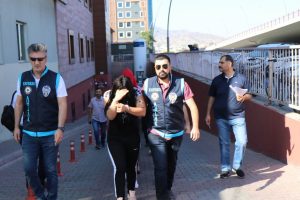 Fuhuş yapılan evlerin etrafına gözcü koymuşlar!