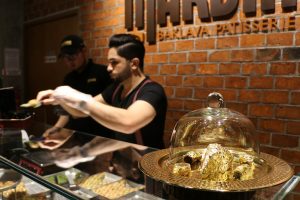 Dilimi bin dolara altın kaplamalı baklava