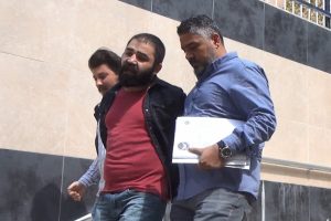 Annesini öldürüp iki gün cesediyle yaşamış