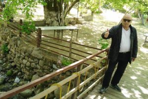 İş adamı kendini kalorifer borusuna astı