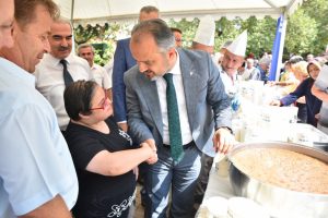 Bursa'da 10 bin kişiye aşure ikramı