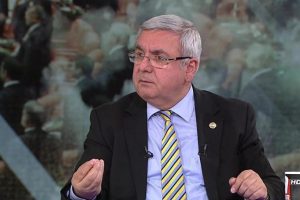 Mehmet Metiner'den Bülent Arınç'a: Asıl siz haddinizi bileceksiniz