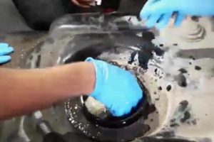 Otomobilin yakıt deposundan 19 kilo eroin çıktı