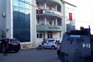Kulp Belediyesi ve HDP İlçe Başkanlığı'nda arama