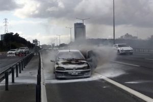 TEM Otoyolu'nda otomobil alev alev yandı