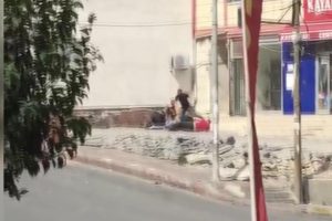 Sokak ortasında silahlı çatışma: 3 yaralı