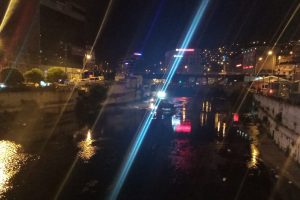 Şehir merkezindeki derede off-road yaptılar