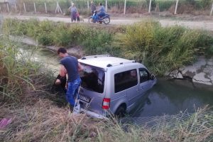 Aydın'da ticari araç sulama kanalına uçtu; 3 yaralı