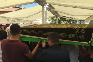 Bursa'da eşinin kullandığı traktörün altında kalan kadın toprağa verildi