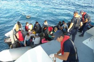 İzmir'de 196 kaçak göçmen yakalandı