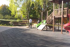 Eski eşini çocuklarının yanında bıçakladı