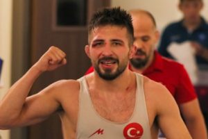 Güreşte Süleyman Atlı'dan gümüş madalya