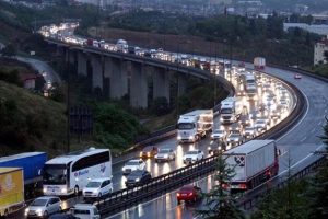Ankara istikameti trafiğe kapandı! TEM'de kilometrelerce kuyruk