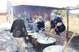 Bursa Mustafakemalpaşa'da kazanlar kardeşlik için kaynadı