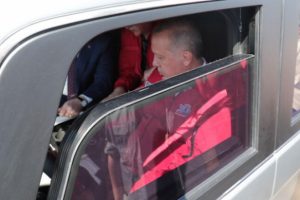 Erdoğan yerli pikapın direksiyonuna geçti