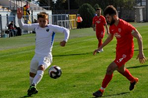 Karacabey Belediyespor liderliğe yükseldi
