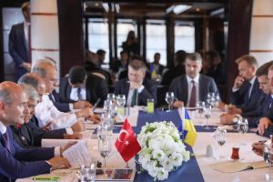 Ukrayna: 2 terör şüphelisini Türkiye'ye iade ettik